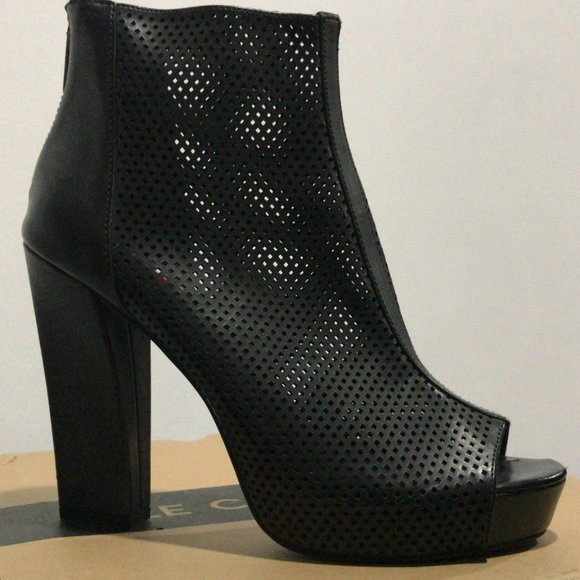 New Le Chateau BNWB Black Wedge Heels platform Sandal - Picture 2 of 6